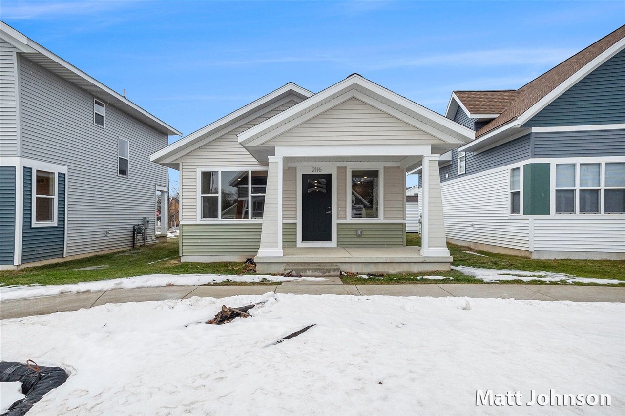 2047 Linden Avenue, Grand Rapids, MI, 49507-3271