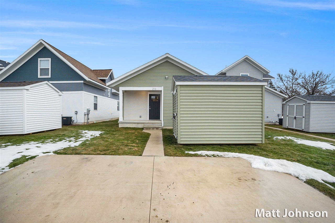 2047 Linden Avenue, Grand Rapids, MI, 49507-3271