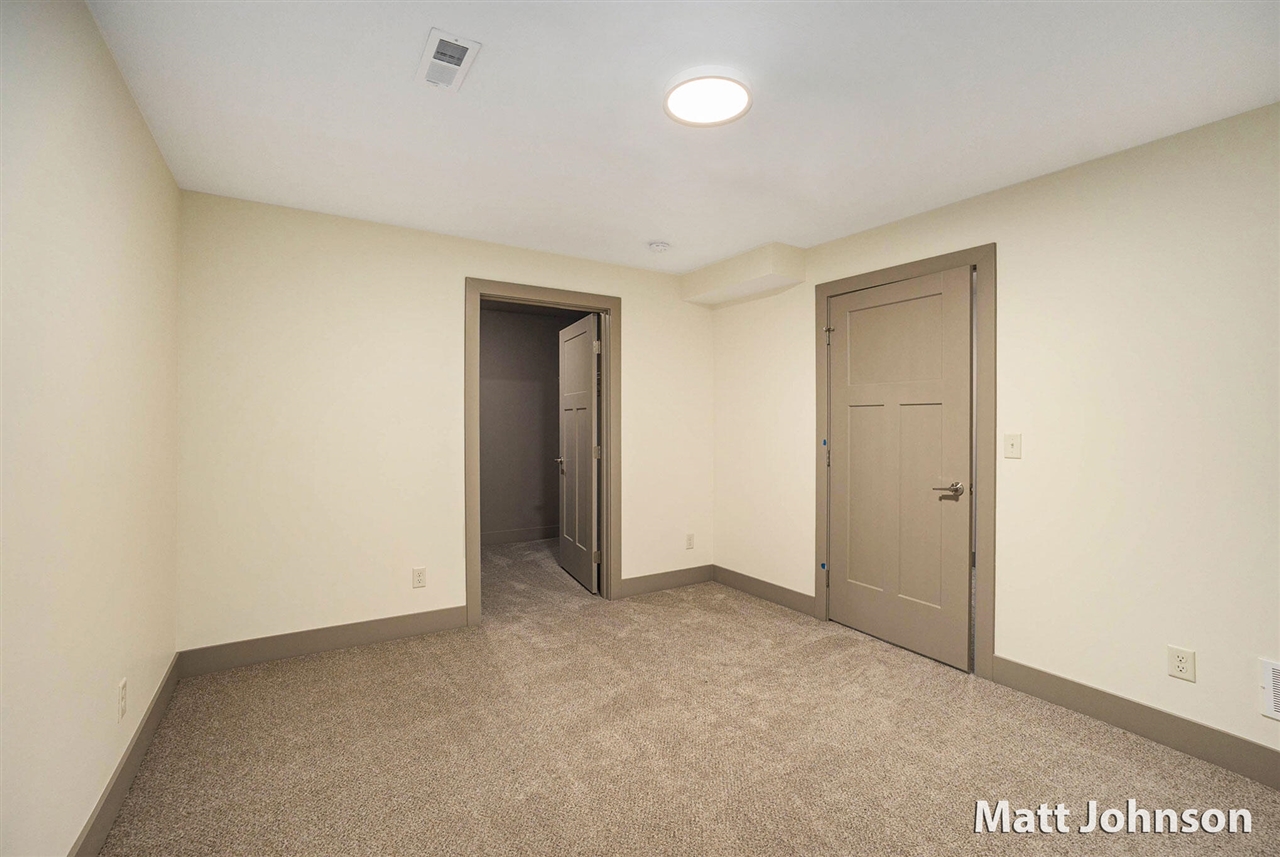2047 Linden Avenue, Grand Rapids, MI, 49507-3271