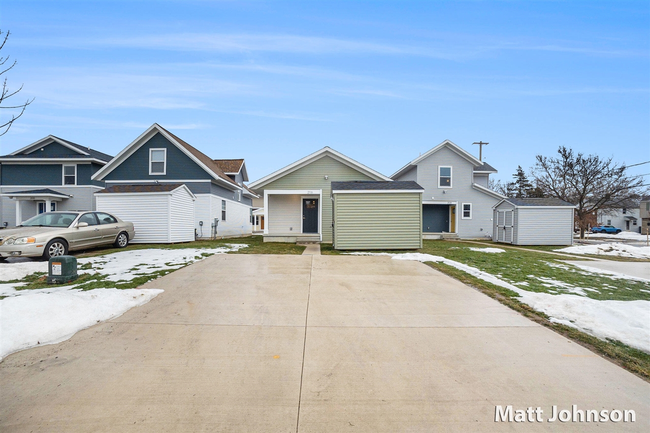 2047 Linden Avenue, Grand Rapids, MI, 49507-3271
