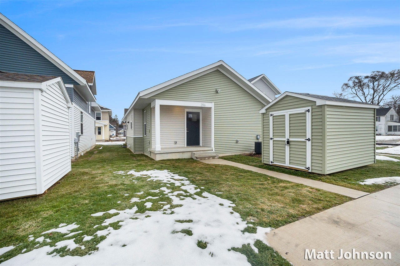 2047 Linden Avenue, Grand Rapids, MI, 49507-3271