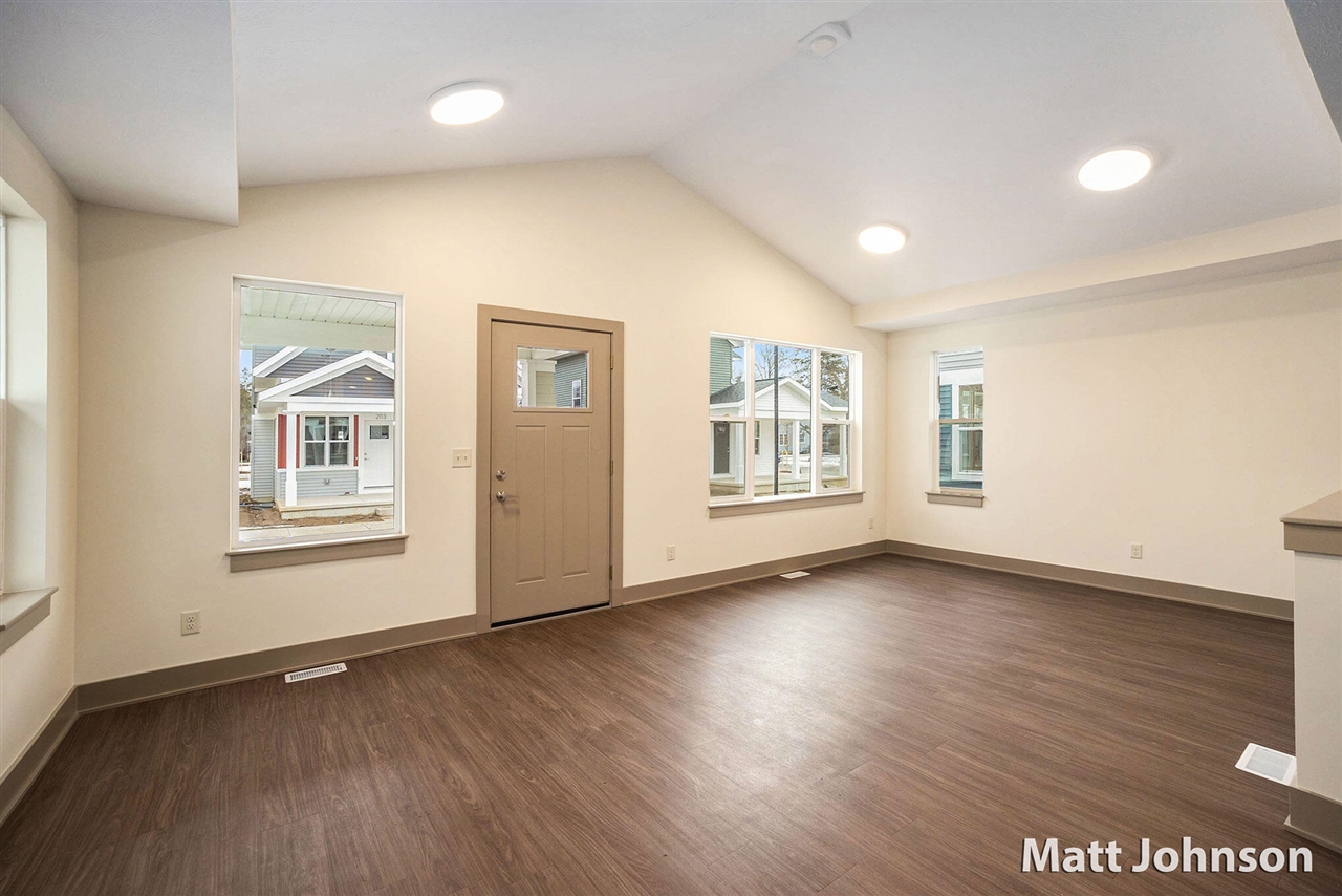 2047 Linden Avenue, Grand Rapids, MI, 49507-3271