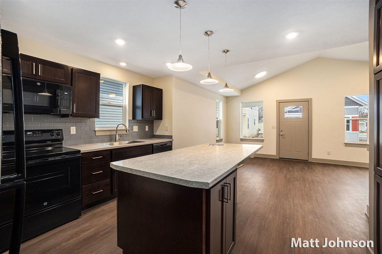2047 Linden Avenue, Grand Rapids, MI, 49507-3271