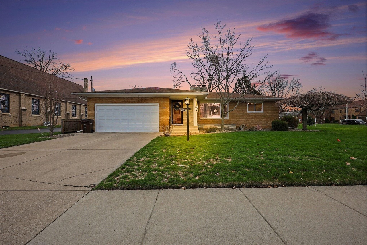 1109 W Franklin Street, Jackson, MI, 49203-1561