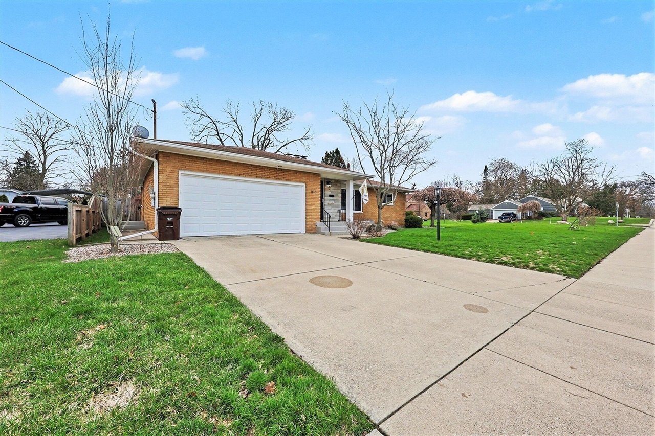 1109 W Franklin Street, Jackson, MI, 49203-1561