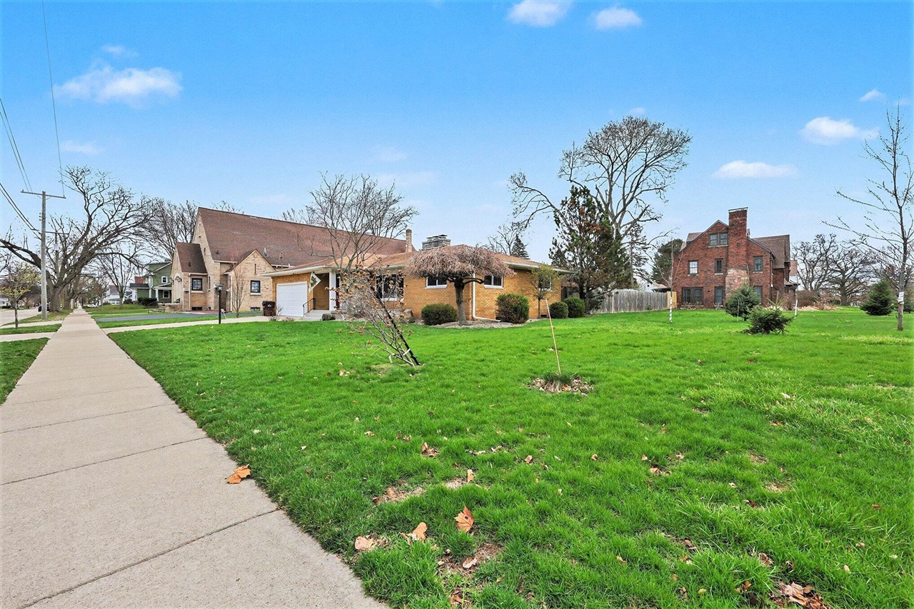 1109 W Franklin Street, Jackson, MI, 49203-1561