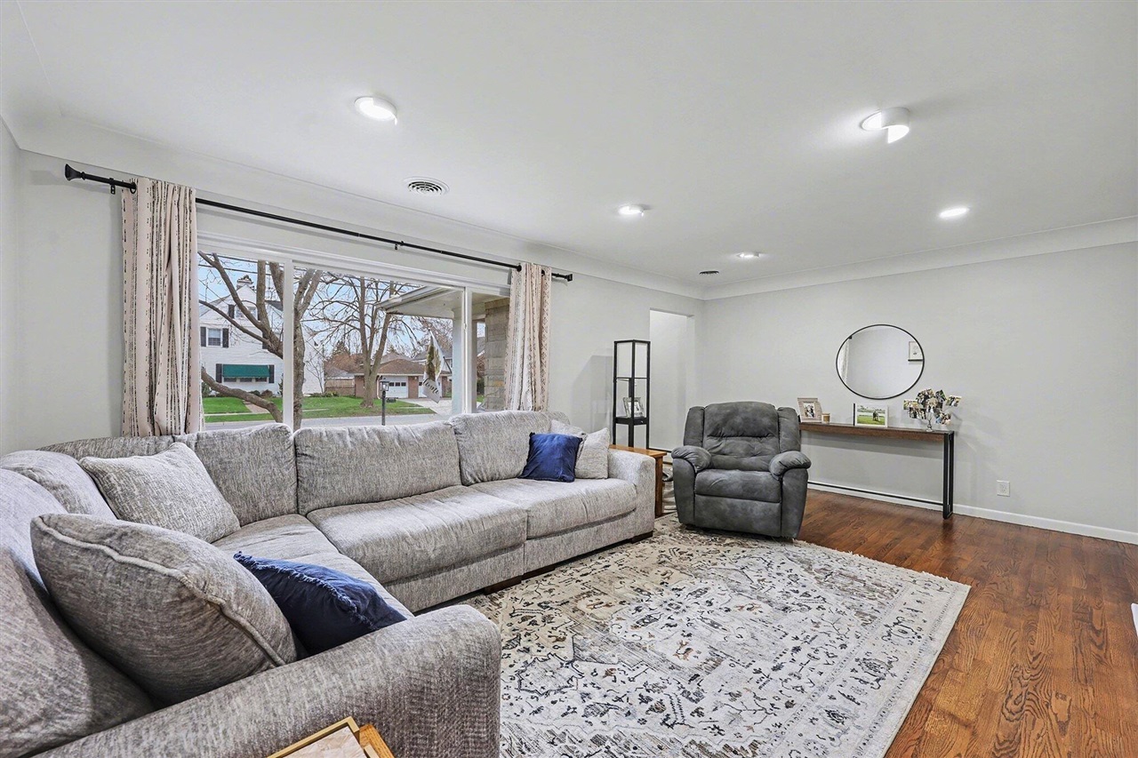 1109 W Franklin Street, Jackson, MI, 49203-1561