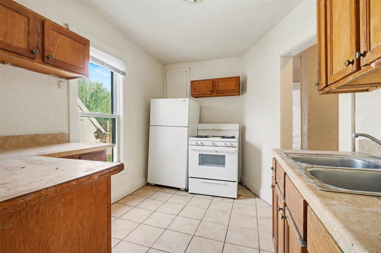 458 Clinton Avenue, Kalamazoo, MI, 49001-2993