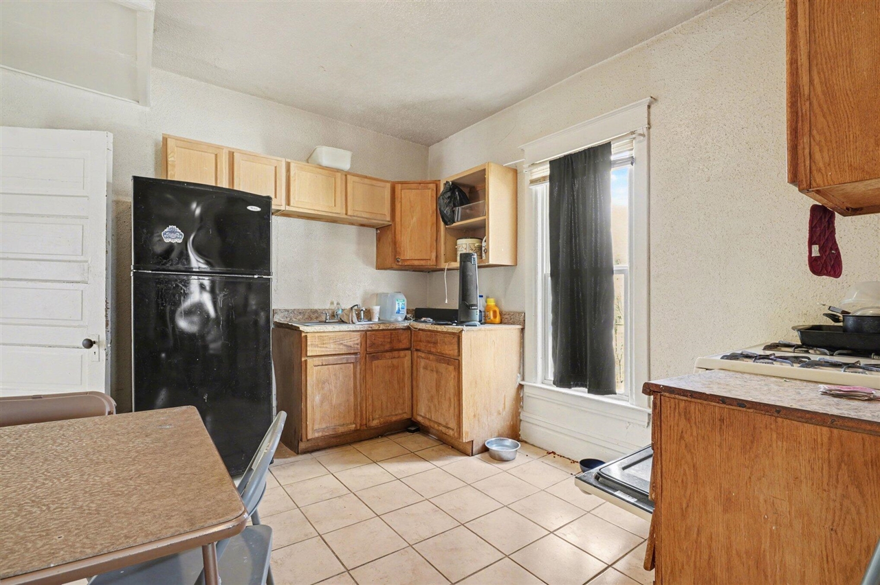 458 Clinton Avenue, Kalamazoo, MI, 49001-2993