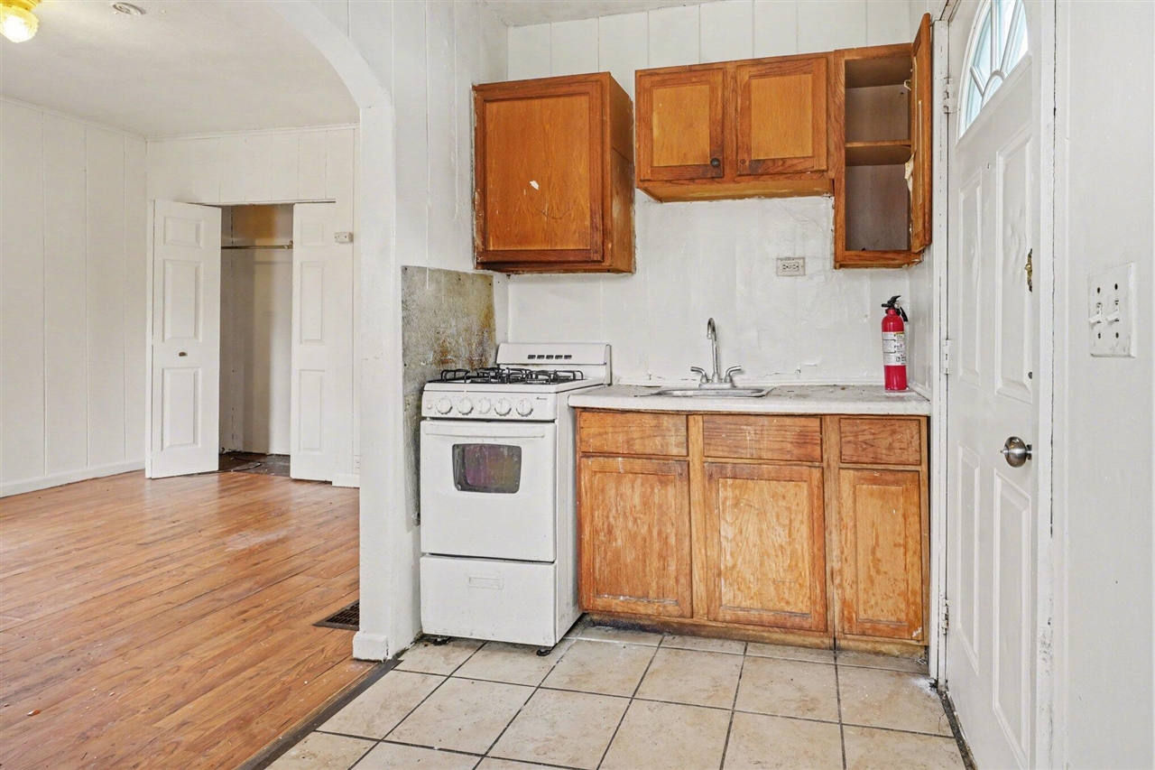 458 Clinton Avenue, Kalamazoo, MI, 49001-2993