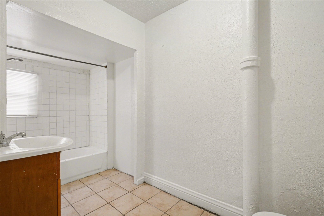 458 Clinton Avenue, Kalamazoo, MI, 49001-2993