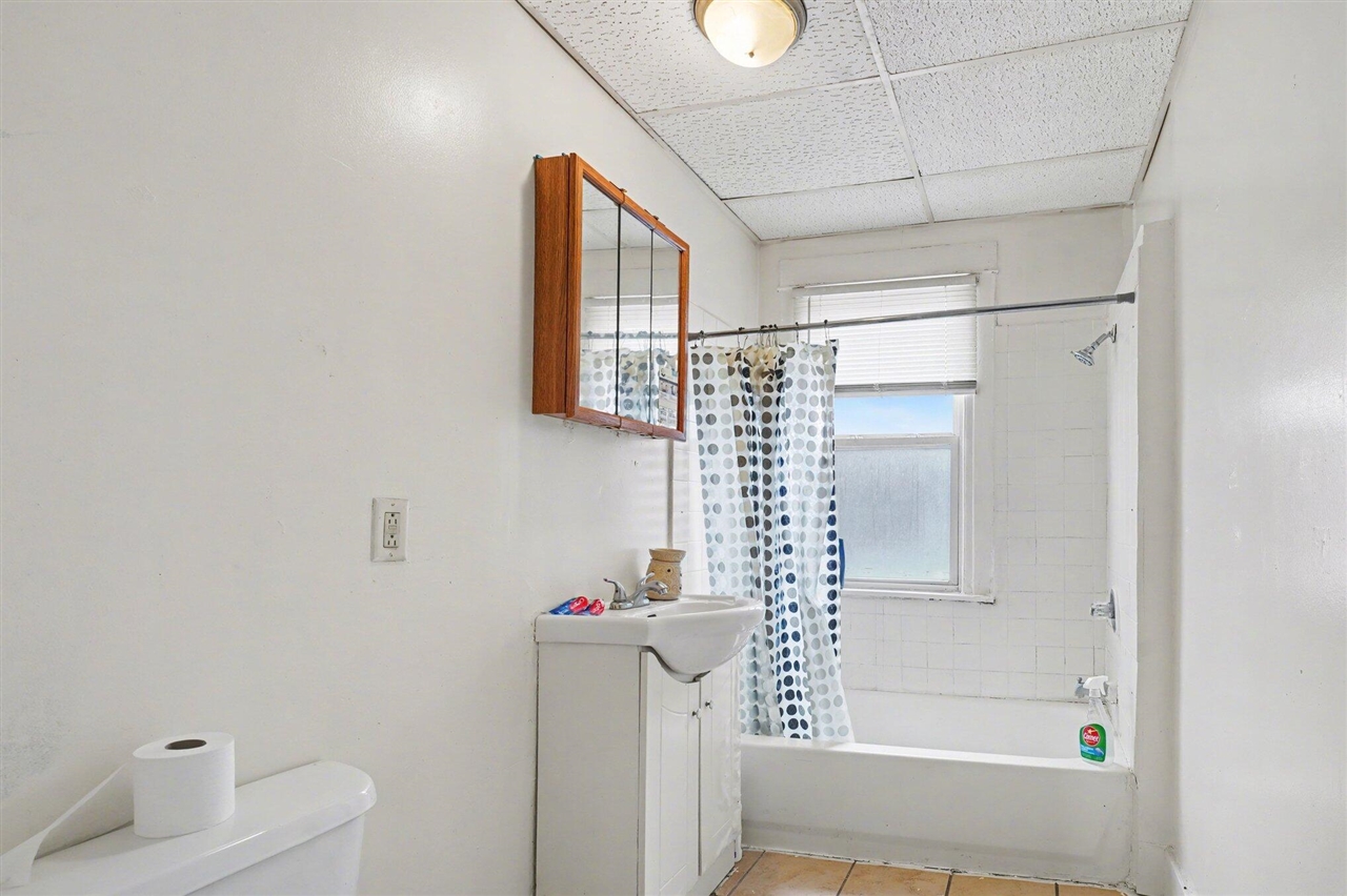 458 Clinton Avenue, Kalamazoo, MI, 49001-2993