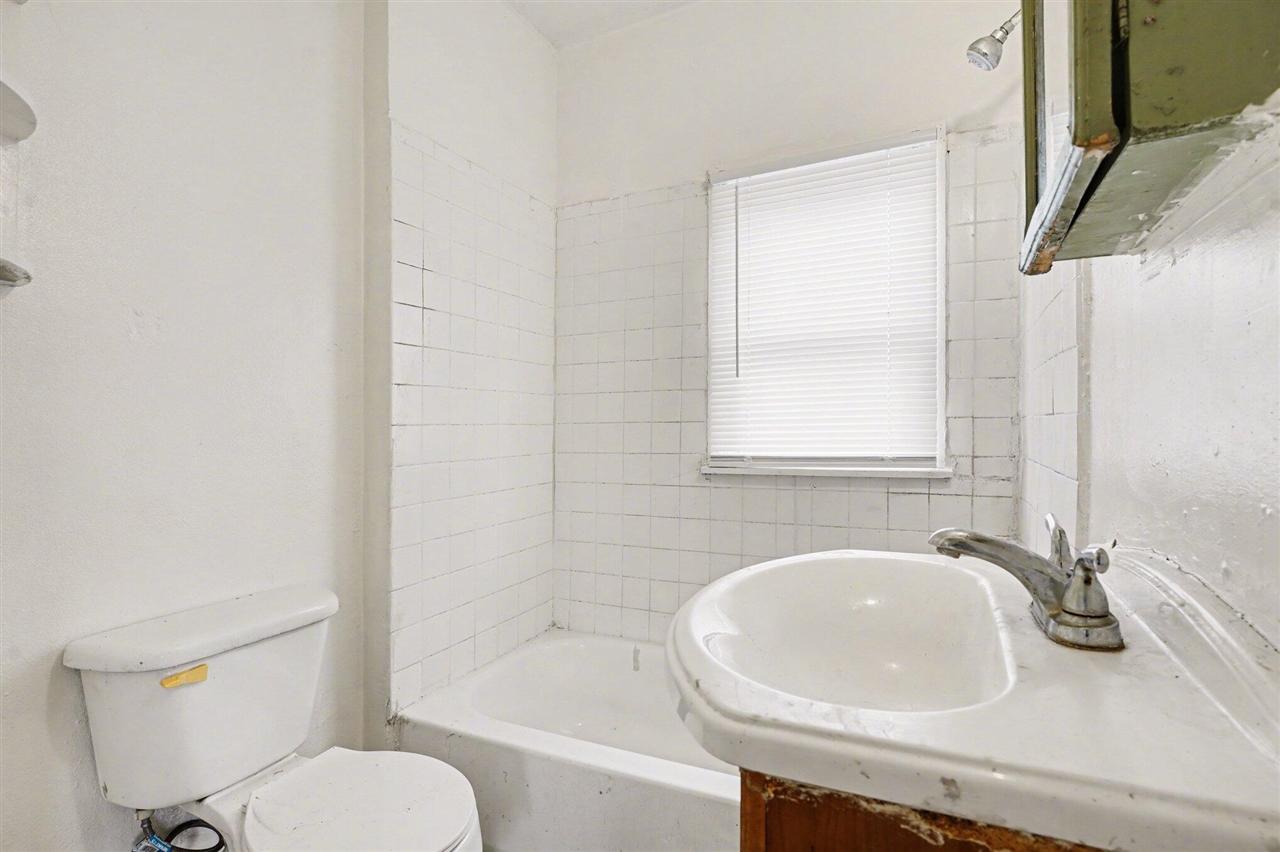 458 Clinton Avenue, Kalamazoo, MI, 49001-2993