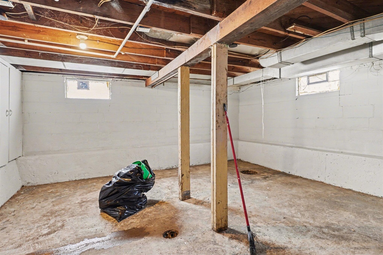 458 Clinton Avenue, Kalamazoo, MI, 49001-2993