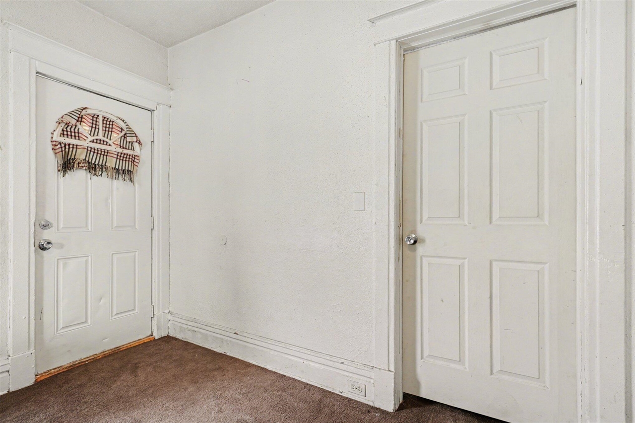 458 Clinton Avenue, Kalamazoo, MI, 49001-2993