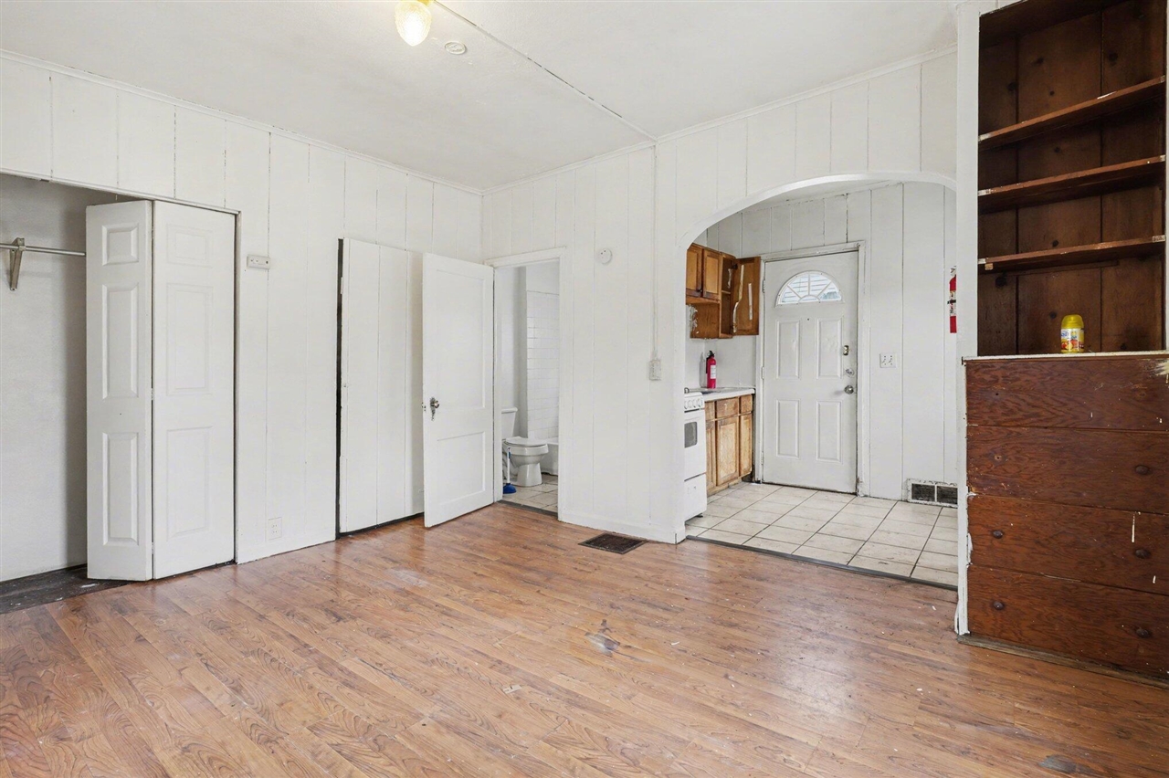 458 Clinton Avenue, Kalamazoo, MI, 49001-2993