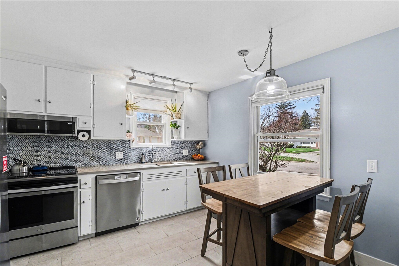 1801 Cayuga Place, Ann Arbor, MI, 48104-4720