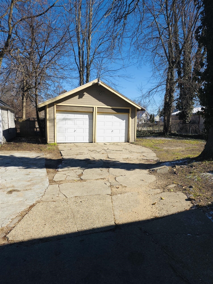 849 Bates Street, Grand Rapids, MI, 49506-2615