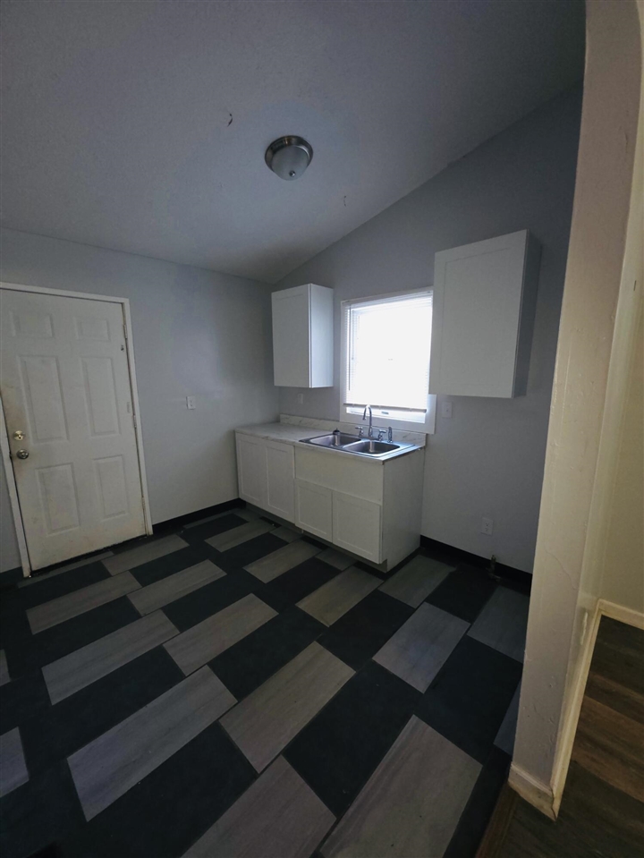 849 Bates Street, Grand Rapids, MI, 49506-2615