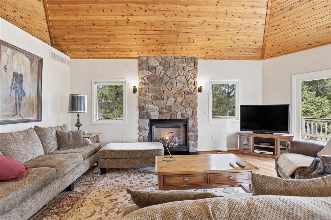 6150 Willow Road, West Bloomfield, MI, 48324-2177