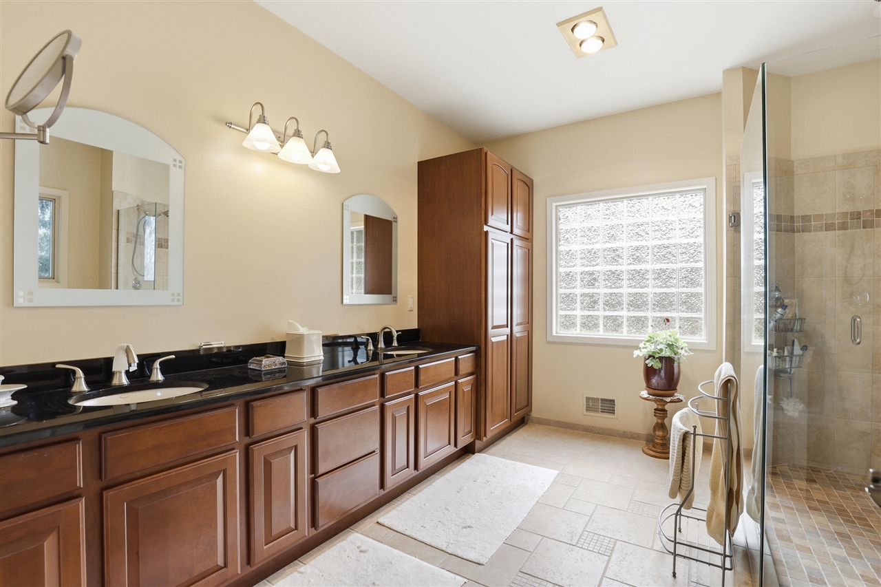 6150 Willow Road, West Bloomfield, MI, 48324-2177