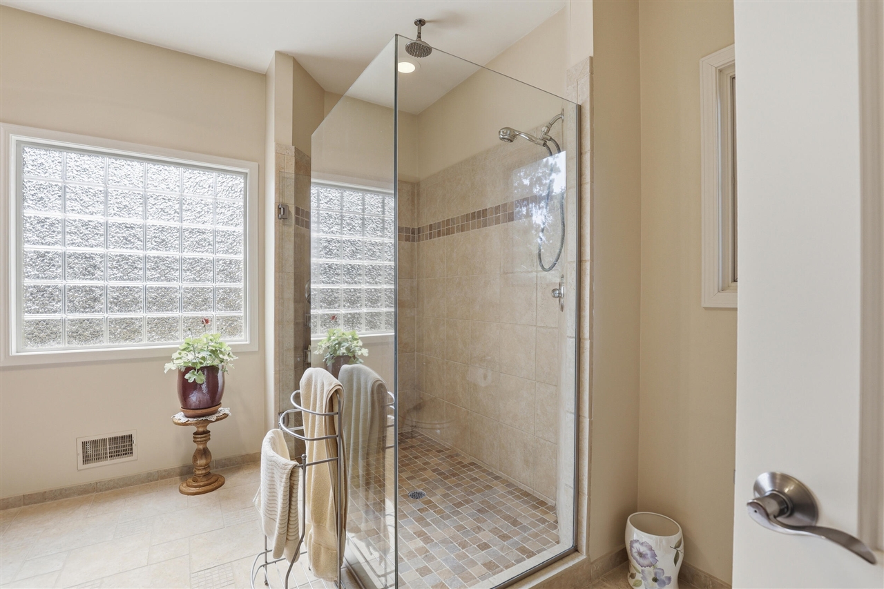 6150 Willow Road, West Bloomfield, MI, 48324-2177