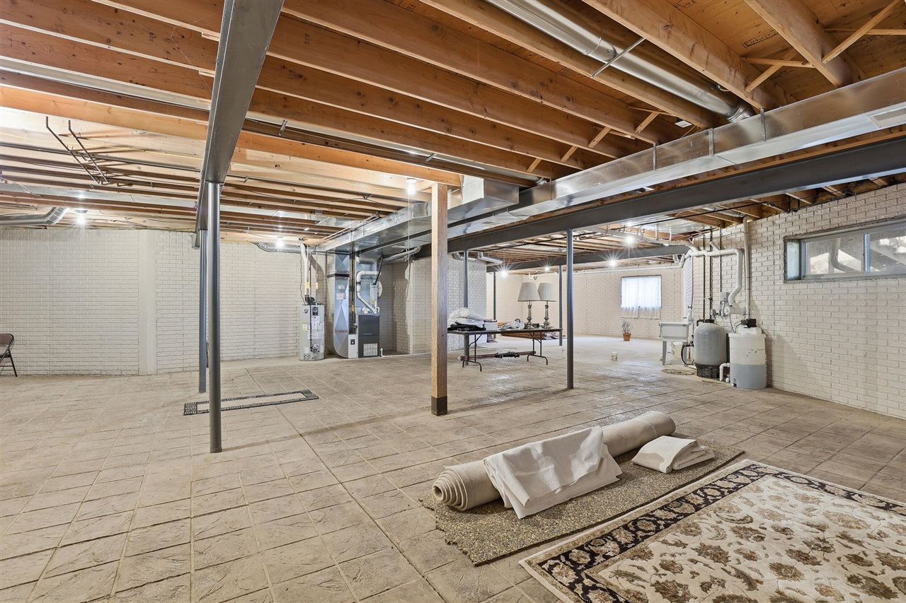 6150 Willow Road, West Bloomfield, MI, 48324-2177