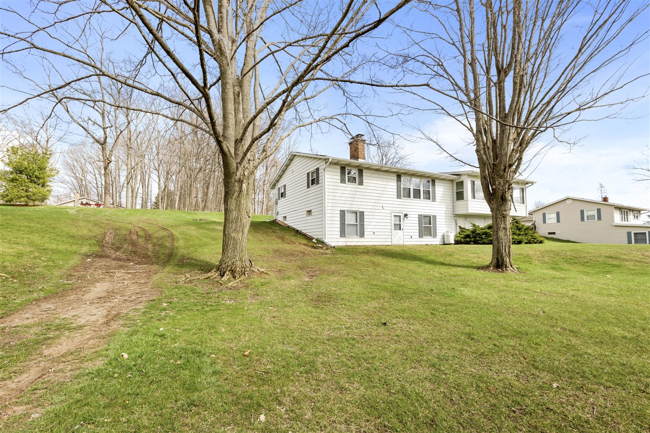 3865 Strawberry Hill Road, Hillsdale, MI, 49242-9632