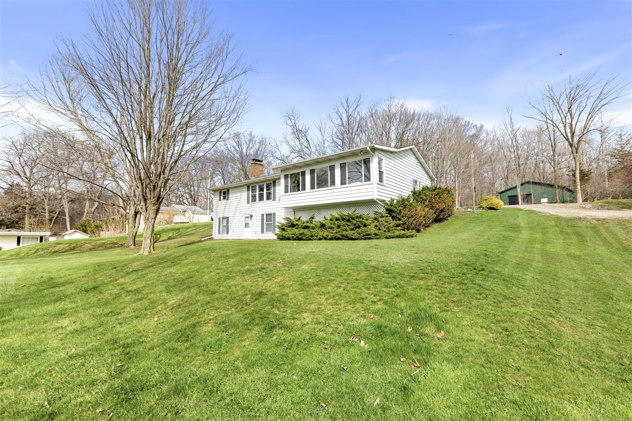 3865 Strawberry Hill Road, Hillsdale, MI, 49242-9632