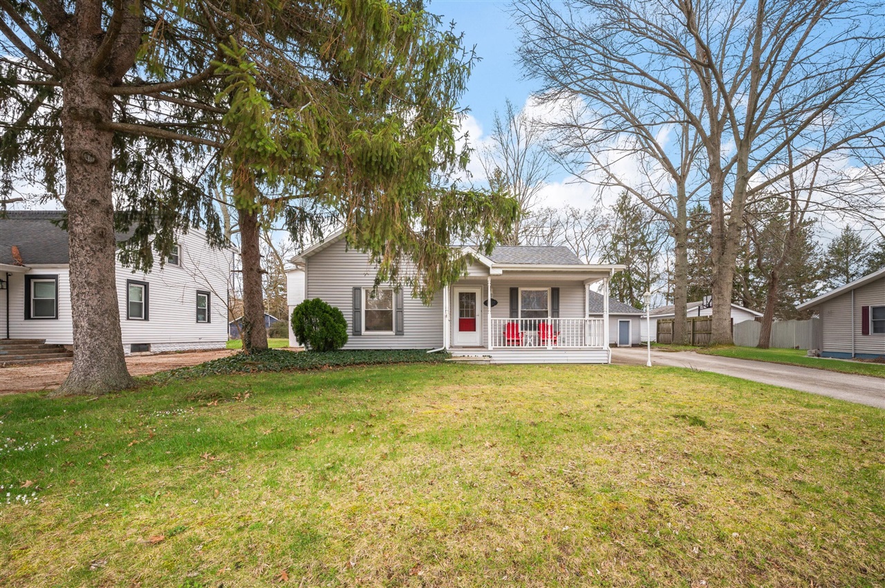 3728 Lake Street, Bridgman, MI, 49106-9735