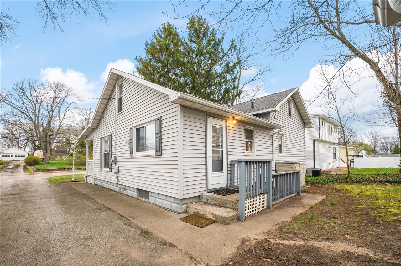 3728 Lake Street, Bridgman, MI, 49106-9735