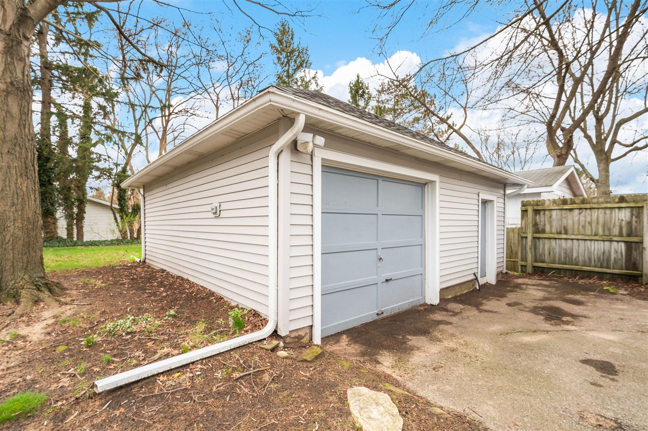 3728 Lake Street, Bridgman, MI, 49106-9735