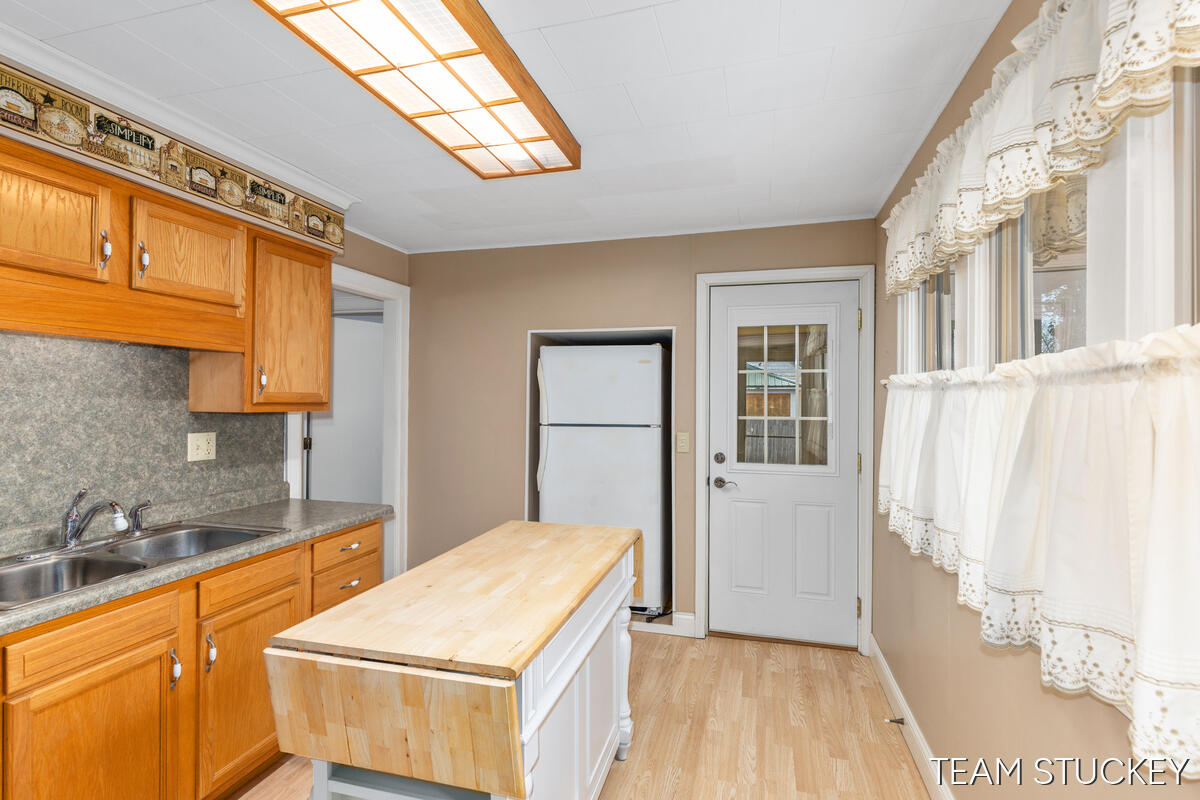 518 N State Street, Ionia, MI, 48846-1041