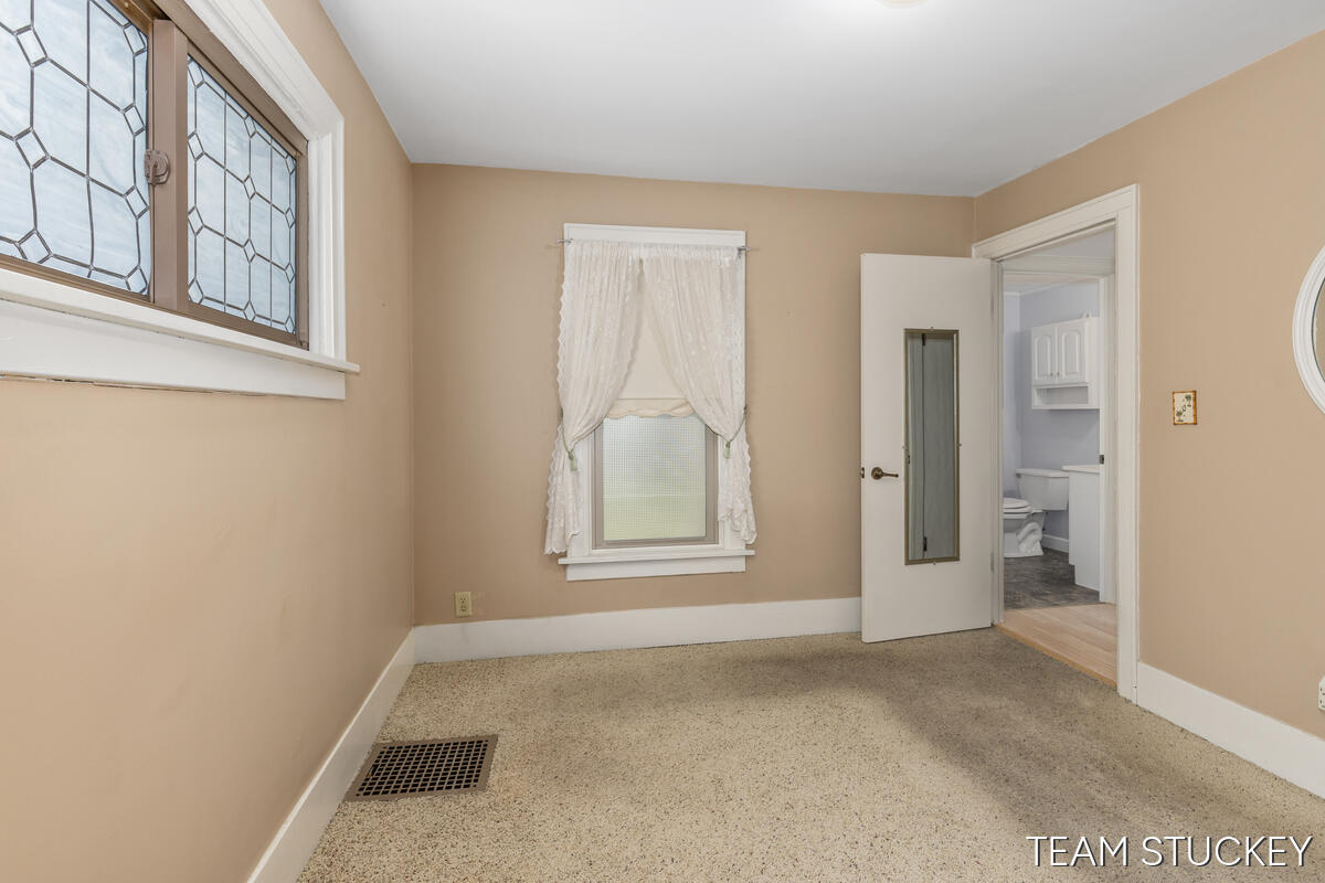 518 N State Street, Ionia, MI, 48846-1041