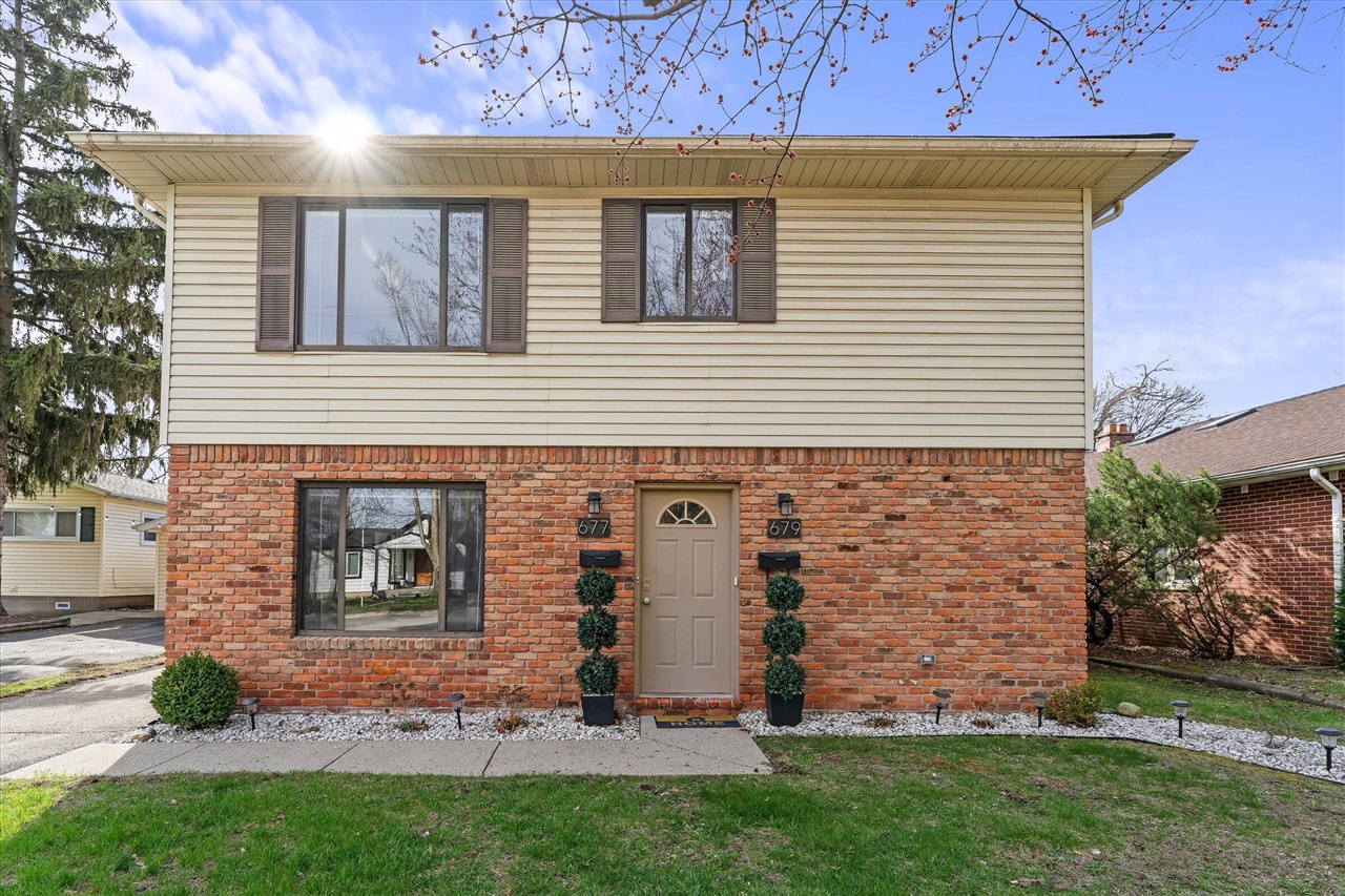 1028 Rosewood Street, Jenison, MI, 49428-9235