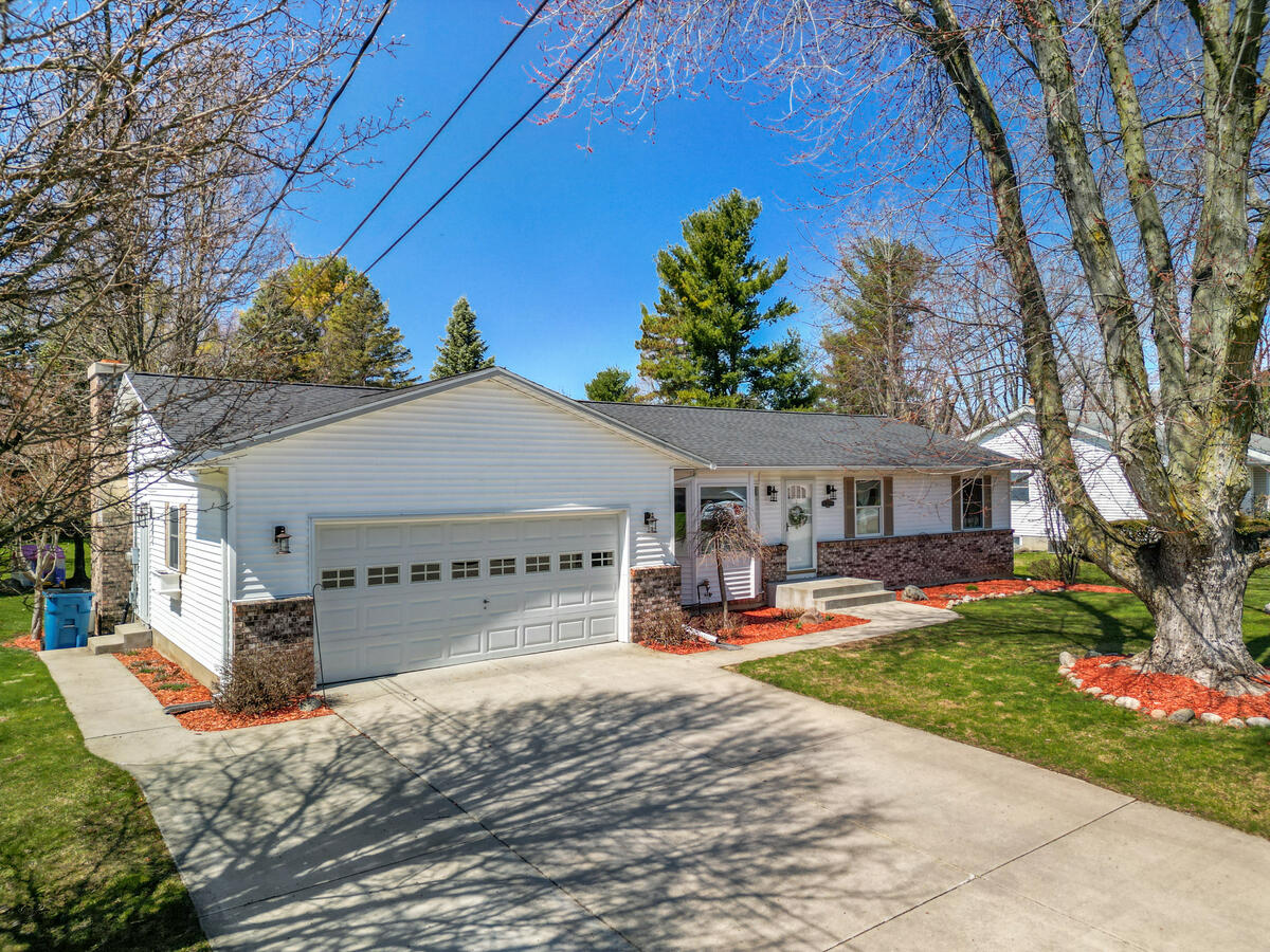 217 Southwoods Avenue, Fremont, MI, 49412-1753