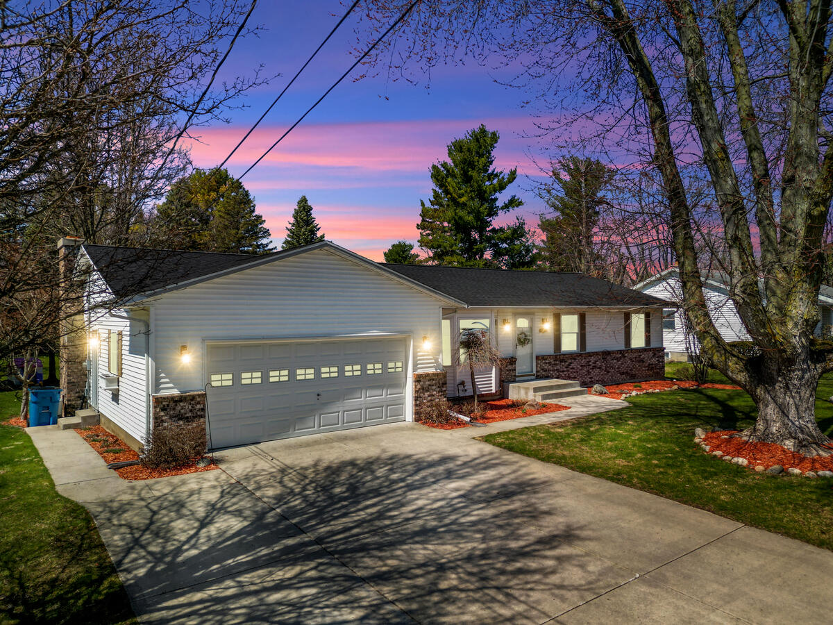 217 Southwoods Avenue, Fremont, MI, 49412-1753