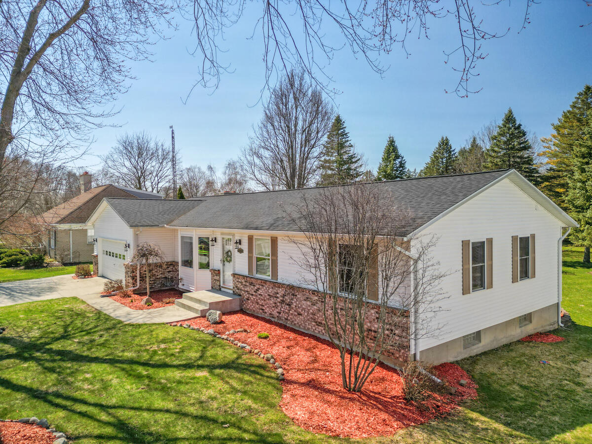 217 Southwoods Avenue, Fremont, MI, 49412-1753