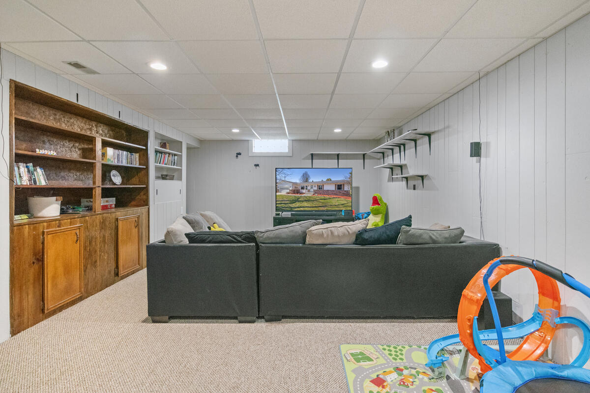 217 Southwoods Avenue, Fremont, MI, 49412-1753