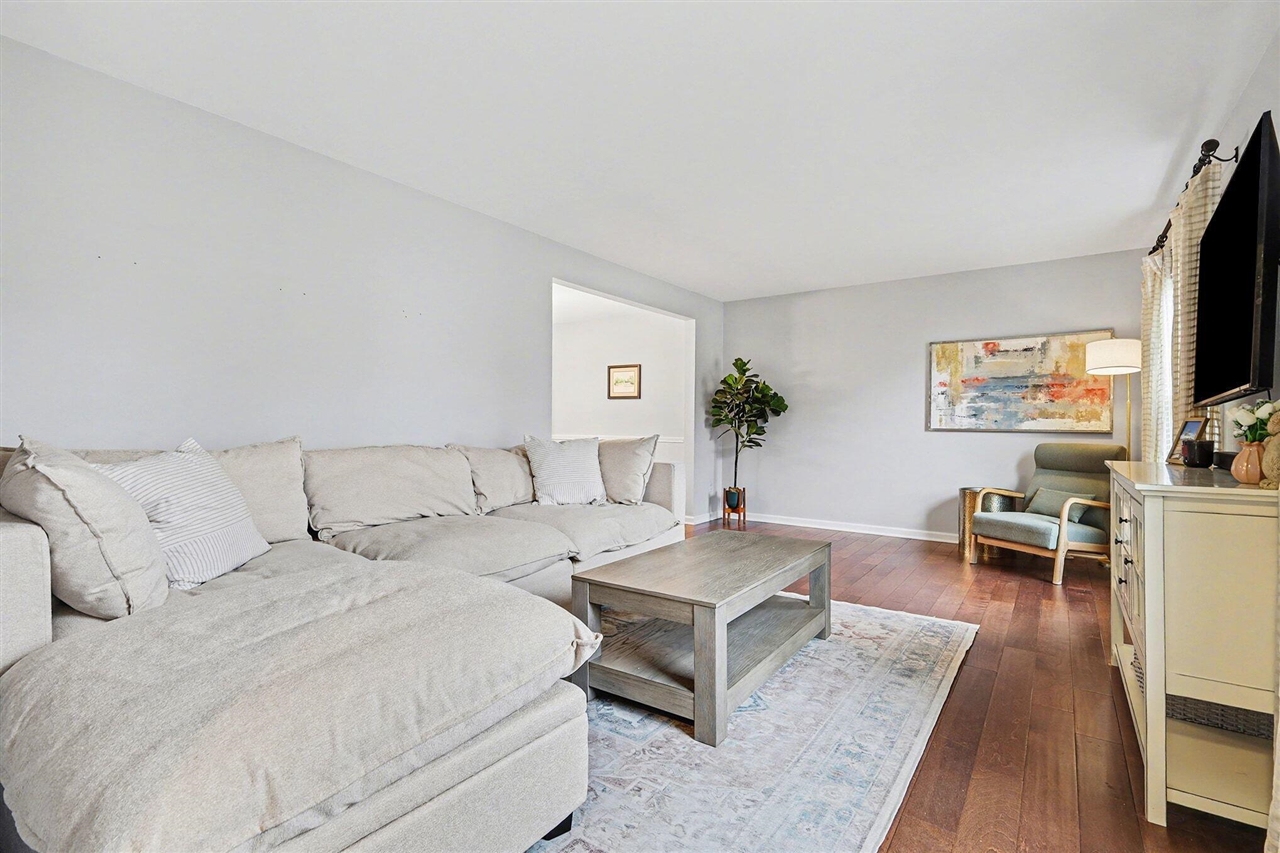 2211 Ridgewood Avenue, Grand Rapids, MI, 49546-5538