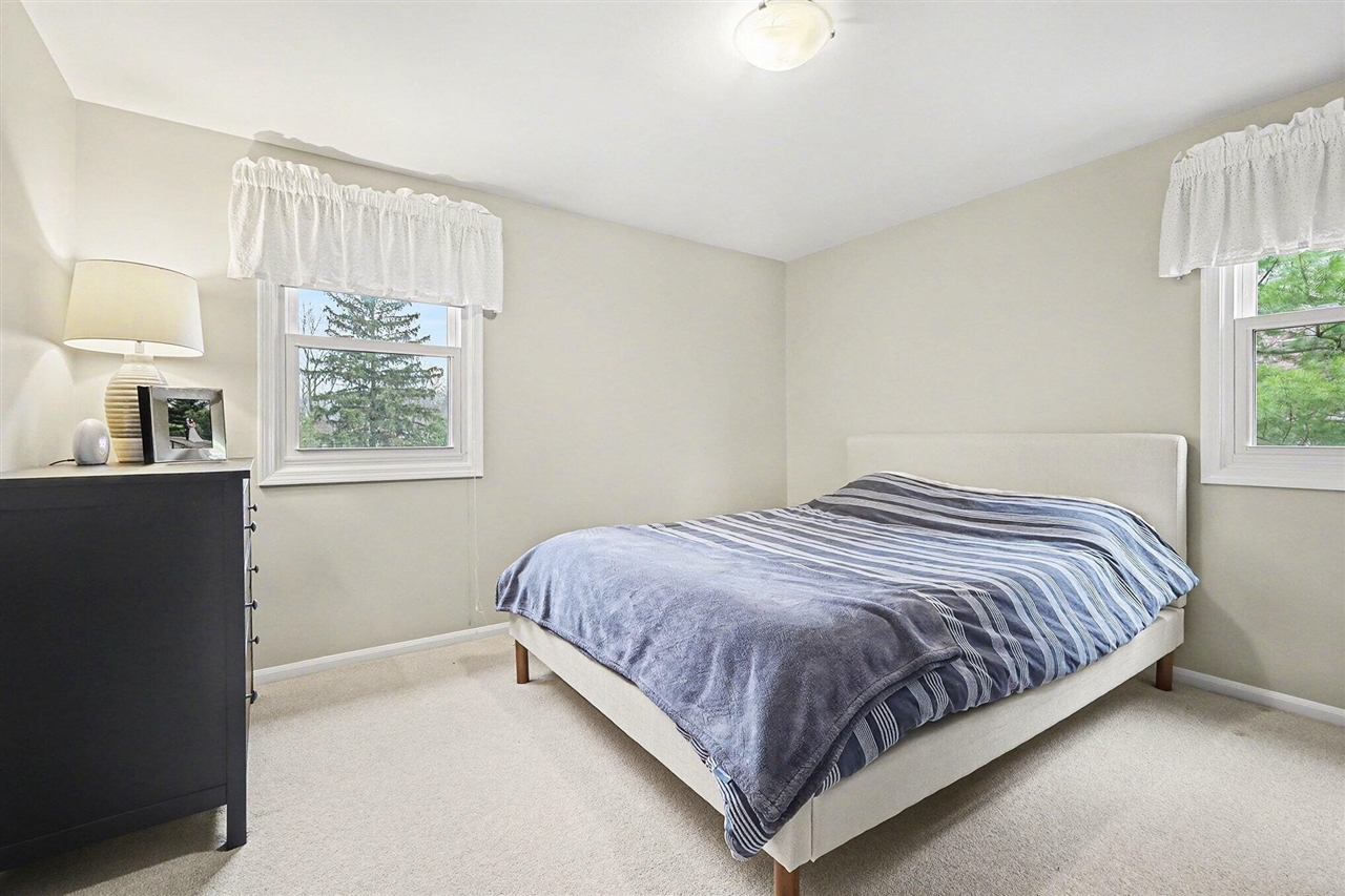 2211 Ridgewood Avenue, Grand Rapids, MI, 49546-5538