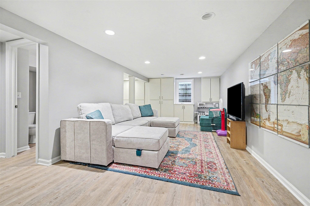 2211 Ridgewood Avenue, Grand Rapids, MI, 49546-5538