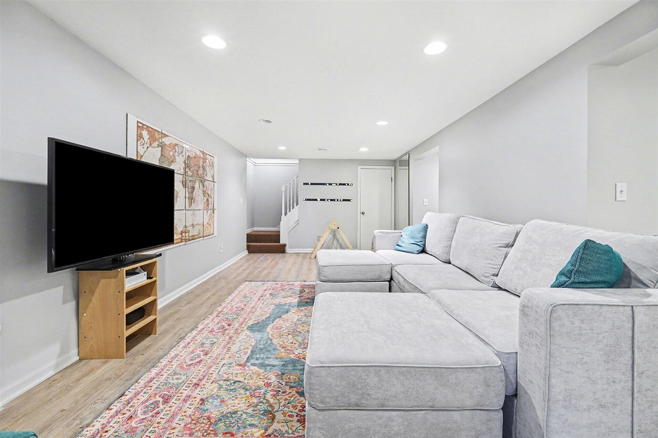 2211 Ridgewood Avenue, Grand Rapids, MI, 49546-5538