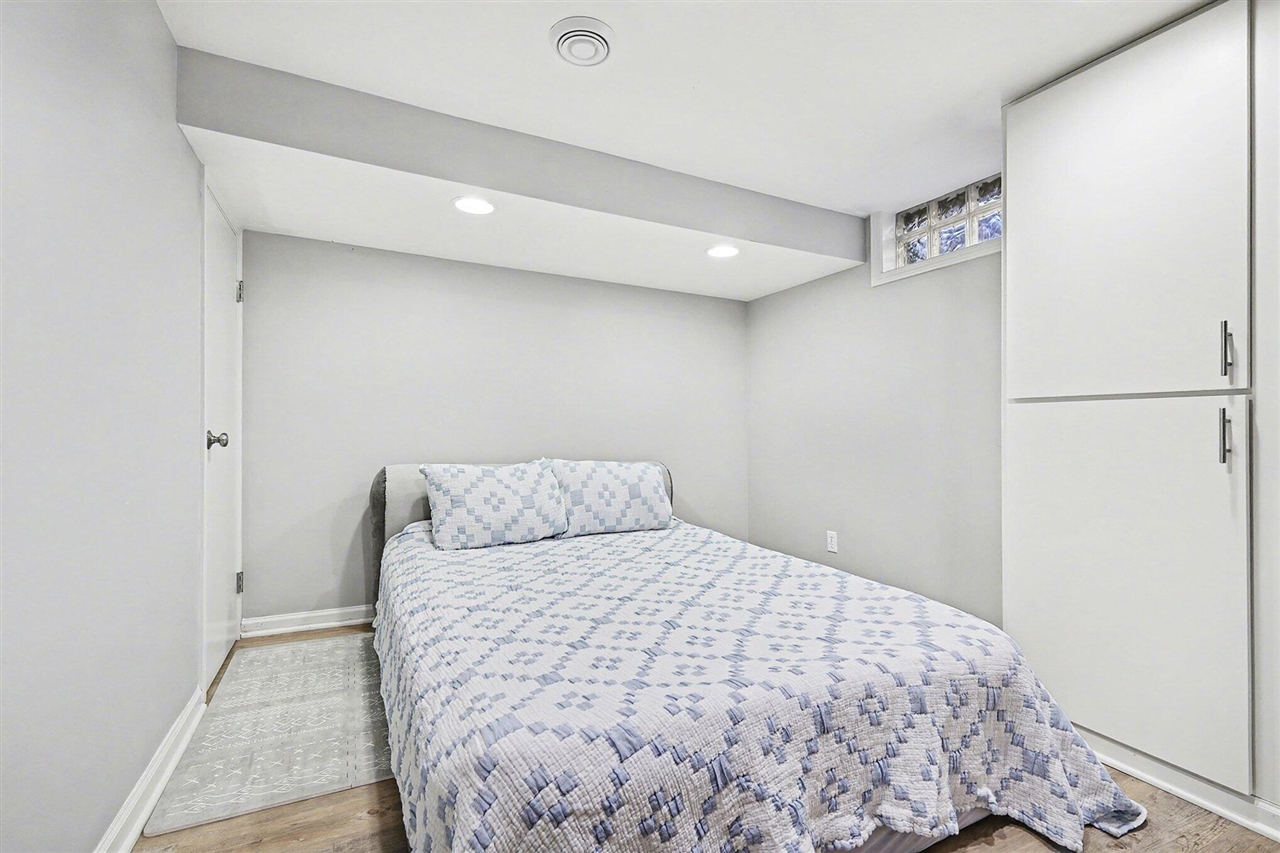 2211 Ridgewood Avenue, Grand Rapids, MI, 49546-5538