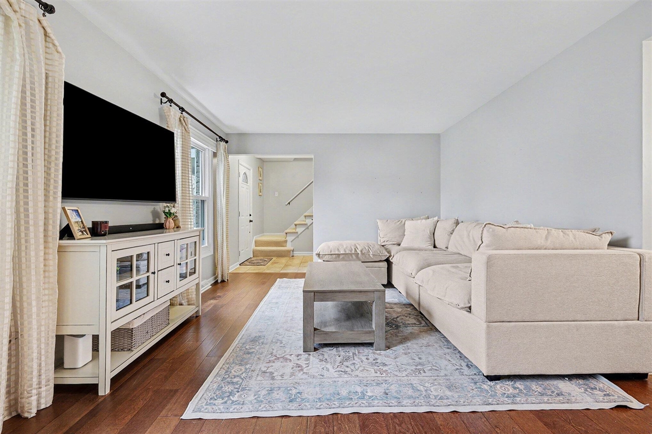 2211 Ridgewood Avenue, Grand Rapids, MI, 49546-5538