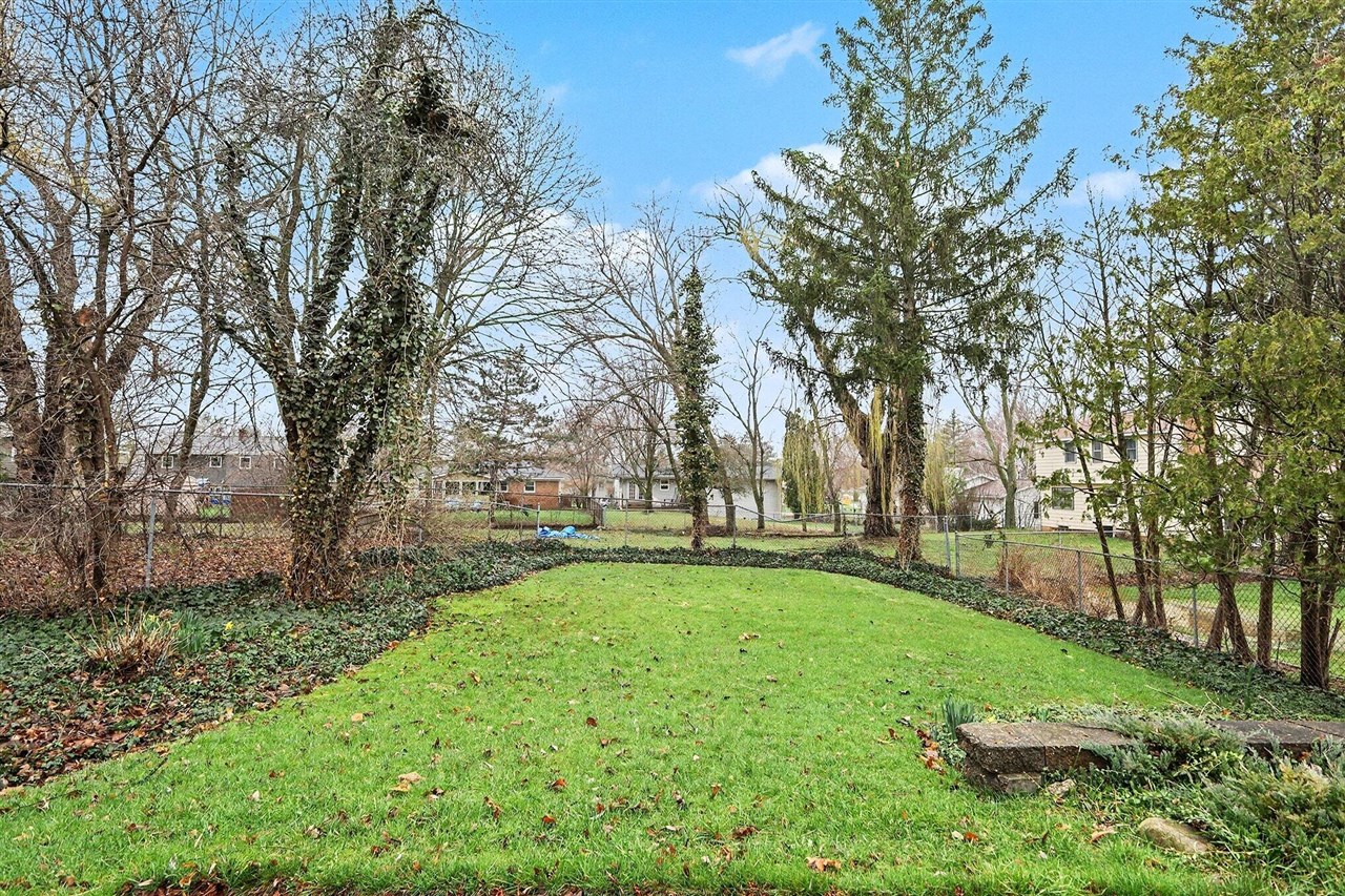 2211 Ridgewood Avenue, Grand Rapids, MI, 49546-5538