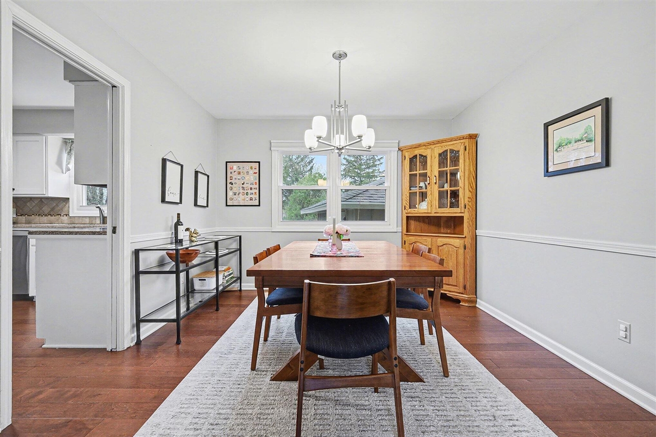 2211 Ridgewood Avenue, Grand Rapids, MI, 49546-5538