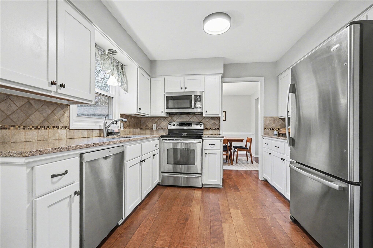 2211 Ridgewood Avenue, Grand Rapids, MI, 49546-5538