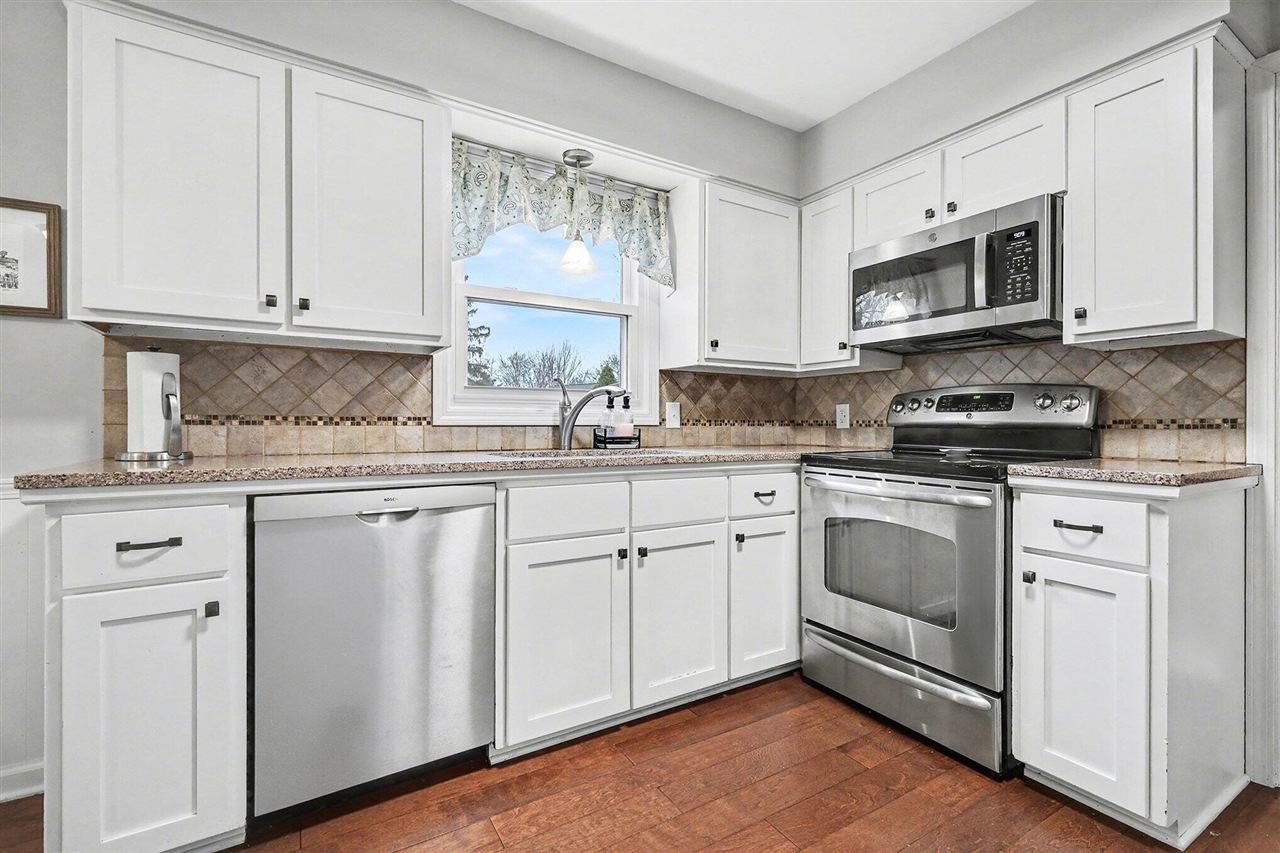 2211 Ridgewood Avenue, Grand Rapids, MI, 49546-5538