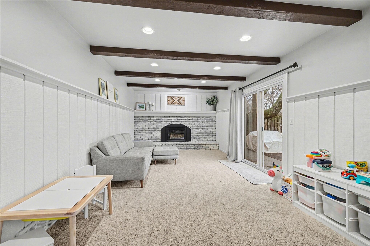 2211 Ridgewood Avenue, Grand Rapids, MI, 49546-5538